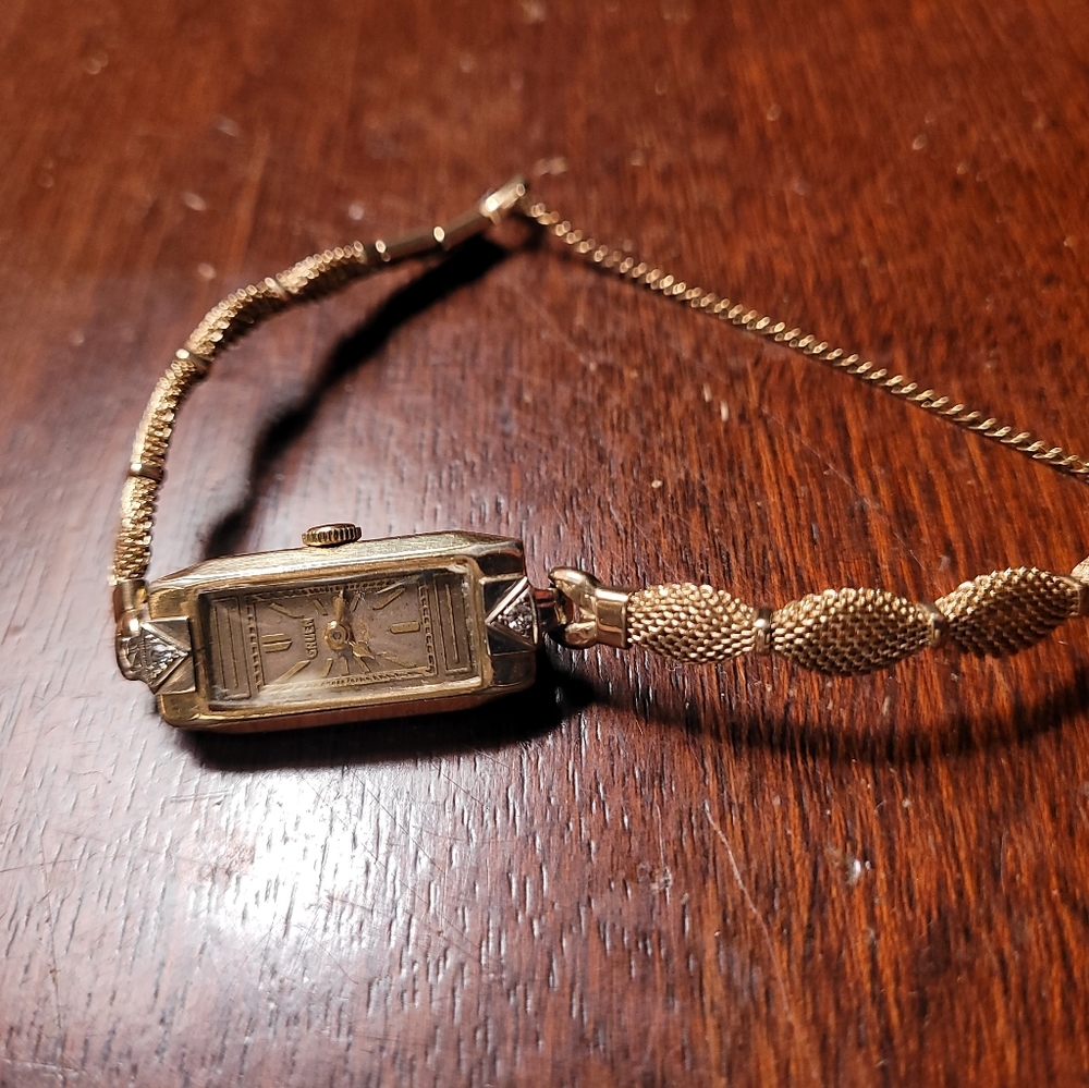 Watch - Picture 2 of 3